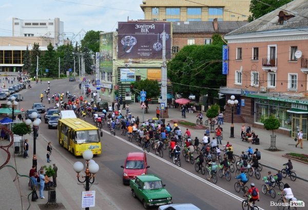 Велодень у Луцьку зібрав більше тисячі людей. ФОТО 