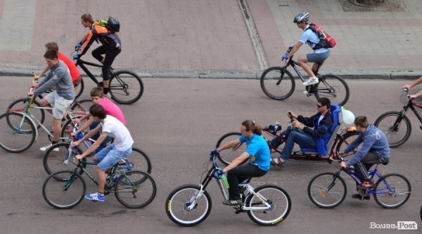 Велодень у Луцьку зібрав більше тисячі людей. ФОТО 
