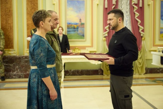 Зеленський вручив найвищу державну нагороду батькам Героя з Волині