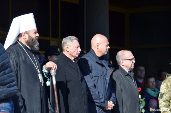 Сотні ліцеїстів склали присягу на головній площі Луцька. ФОТО