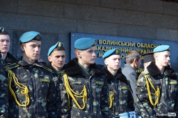 Сотні ліцеїстів склали присягу на головній площі Луцька. ФОТО