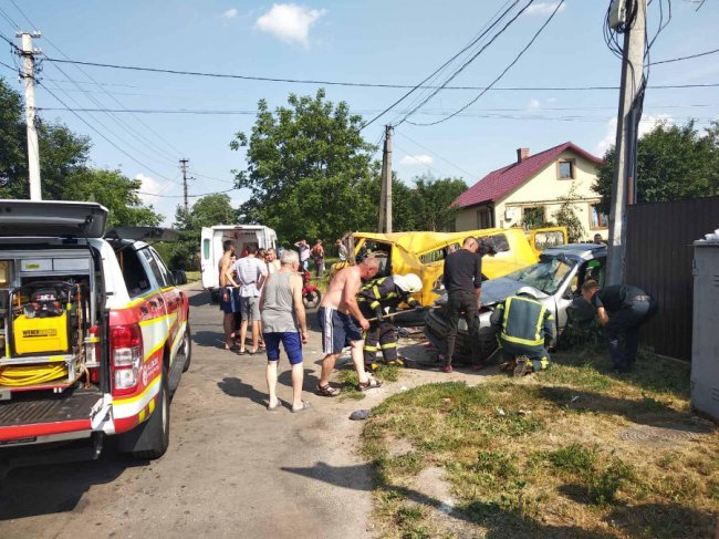 Водія вирізали з автівки: на Волині сталася смертельна аварія. ФОТО 