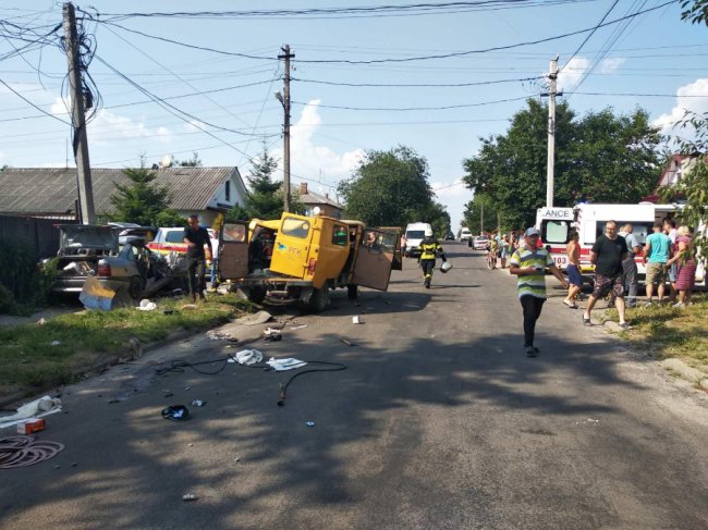 Водія вирізали з автівки: на Волині сталася смертельна аварія. ФОТО 