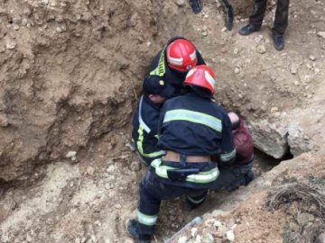 Лікарі повідомили про стан волинянина, який травмувався у каналізаційній траншеї