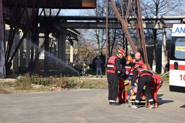 Луцькі рятувальники «гасили пожежу» у котельні. ФОТО