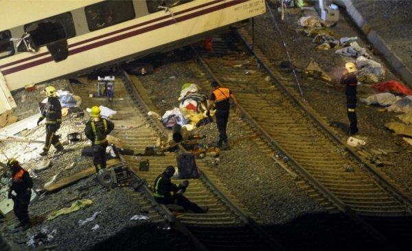 Аварія поїзда в Іспанії. ФОТО