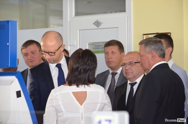 Яценюк оцінив роботу Луцького ЦНАПу. ФОТО