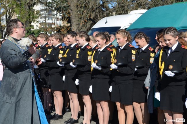 «Нам є що захищати»: урочиста посвята ліцеїстів у Луцьку.  ФОТО