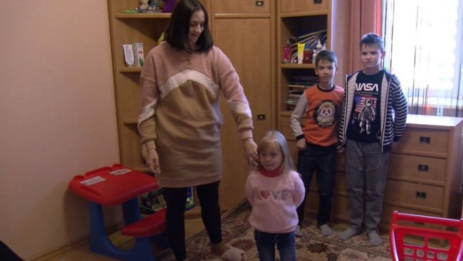 Лучанка побачила фото дівчинки в інтернеті і вирішила  стати мамою дитині з  дитбудинку. ФОТО.ВІДЕО 