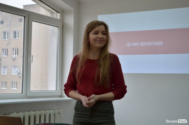 «Будете шкодувати себе зараз, то потім на вас будуть шкодувати гроші»: луцька журналістка ділилася досвідом зі студентами