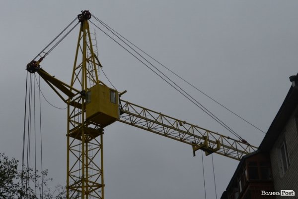 Будинок з обвалом «ліплять до купи», а він «розлазиться», – мешканці. ФОТО