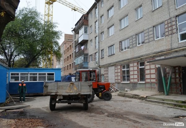 Будинок з обвалом «ліплять до купи», а він «розлазиться», – мешканці. ФОТО