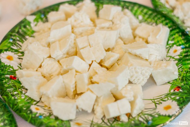 Акцент – на натуральності: у Луцьку презентували сир від «УгринівМолоко»*