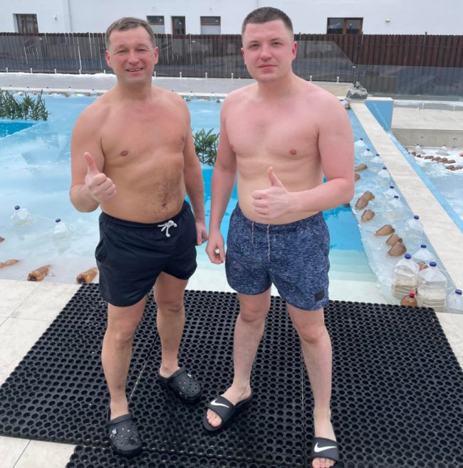 Як відомі волиняни пірнали у крижану воду. ФОТО