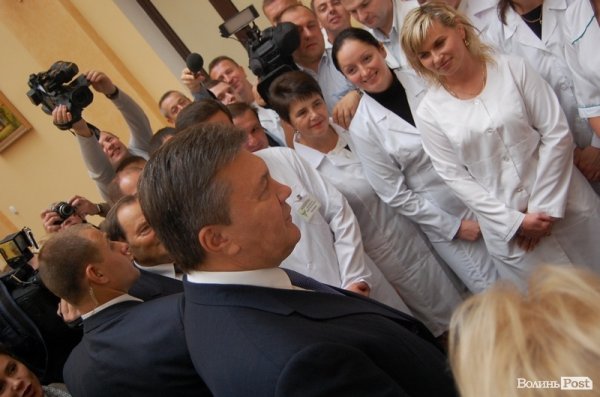 Янукович відвідав Волинську обласну клінічну лікарню. ФОТО