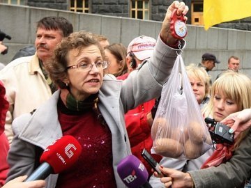 Поліські фермери влаштували в Києві «картопляний протест». ФОТО. ВІДЕО