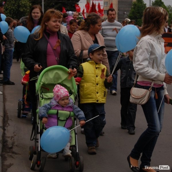 Парад Перемоги у Луцьку пройшов з комуністами і міліцією