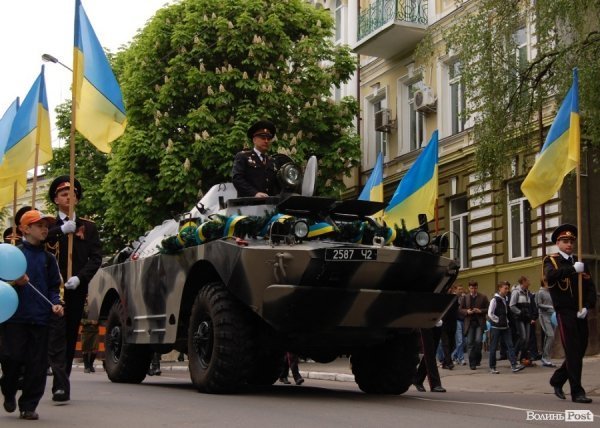 Парад Перемоги у Луцьку пройшов з комуністами і міліцією