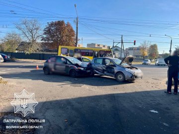 У Луцьку на Чернишевського зіткнулися дві автівки. ФОТО