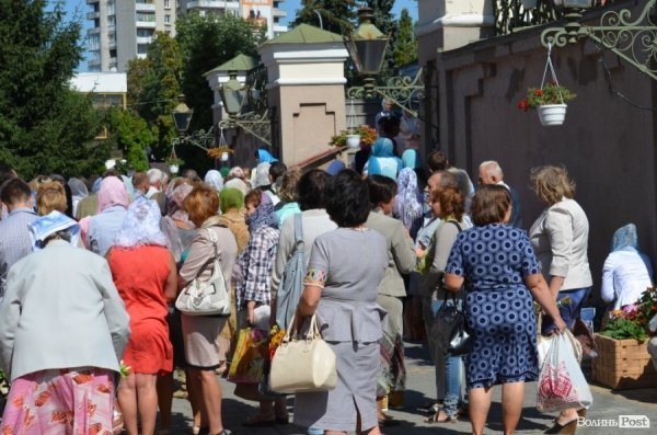 Як у Луцьку віряни відзначали Яблучного Спаса. ФОТО