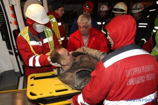 Під завалами будинку в Києві ще є люди. ФОТО