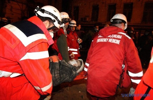 Під завалами будинку в Києві ще є люди. ФОТО