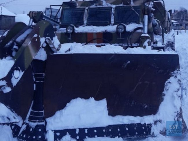 У волинській громаді до боротьби зі сніговими заметами на дорогах залучили військову техніку