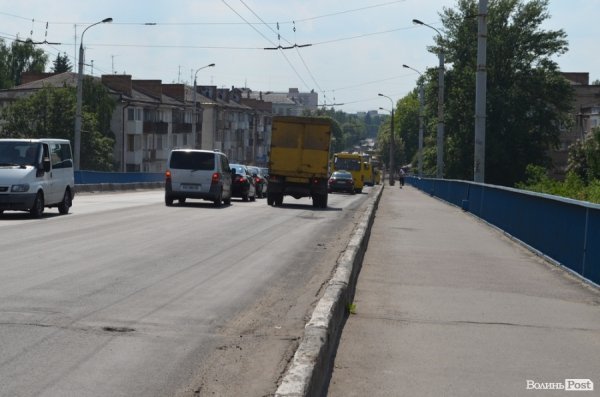 Луцький проспект Перемоги в міні-заторах. ФОТО