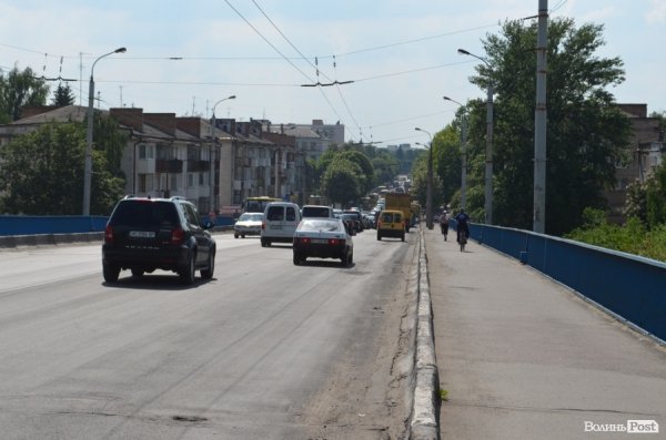 Луцький проспект Перемоги в міні-заторах. ФОТО
