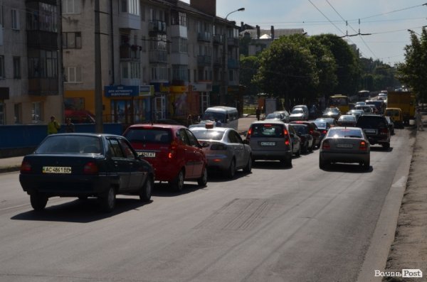 Луцький проспект Перемоги в міні-заторах. ФОТО