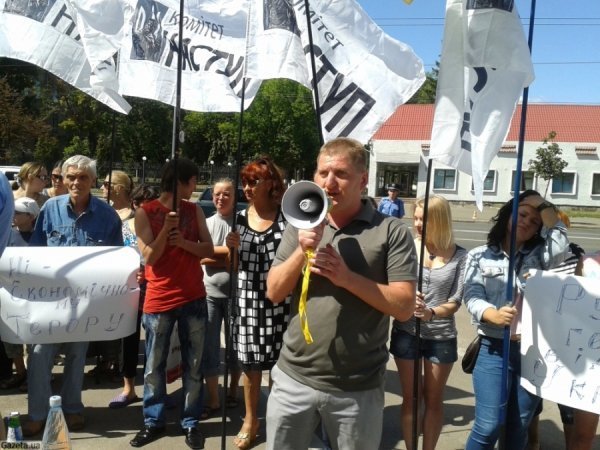 У Києві палять російські товари. ФОТО