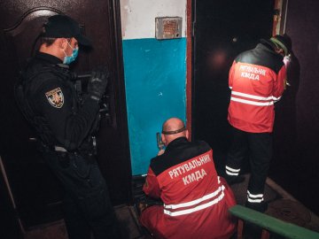 У Києві в квартирі знайшли тіло жінки, яке пролежало там 2 тижні