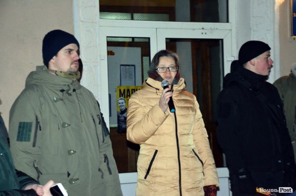 Вогонь та пам'ять: Маневичами пройшла смолоскипна хода на честь Героя