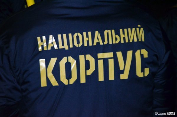 Вогонь та пам'ять: Маневичами пройшла смолоскипна хода на честь Героя