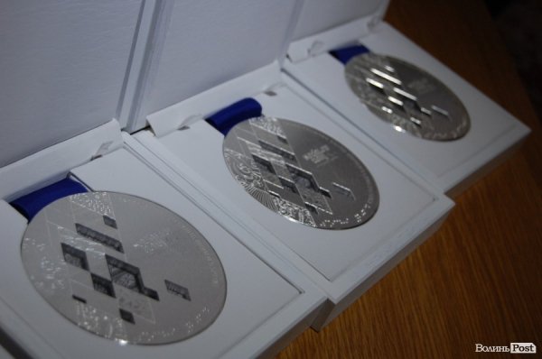 Волинська паралімпійка показала свої медалі губернатору. ФОТО. ВІДЕО