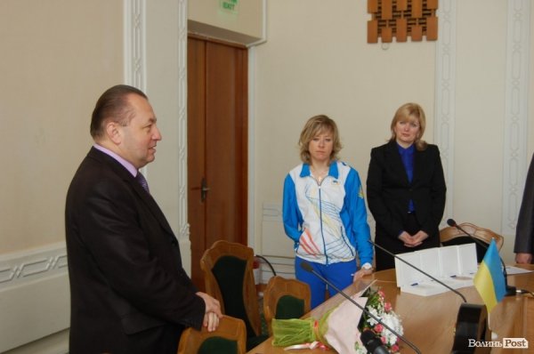 Волинська паралімпійка показала свої медалі губернатору. ФОТО. ВІДЕО