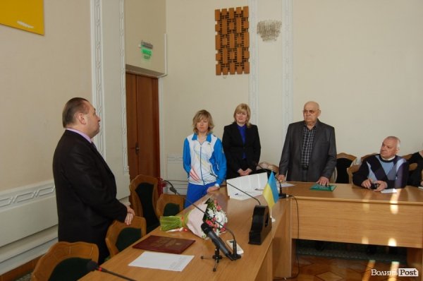 Волинська паралімпійка показала свої медалі губернатору. ФОТО. ВІДЕО