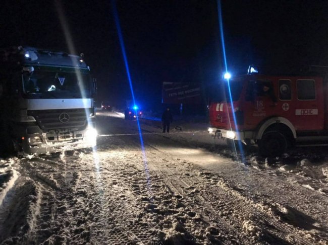 Автобуси в кюветах і застряглі фури: наслідки снігового колапсу на Волині