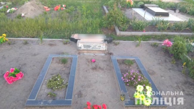 На Харківщині діти заради розваги пошкодили 13 могил. ФОТО