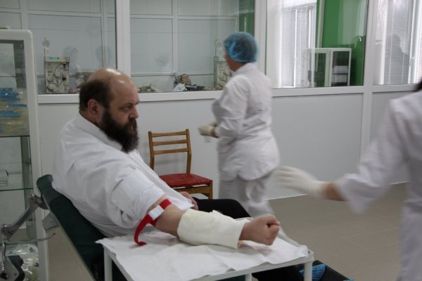 Луцький митрополит здав кров пораненим на Майдані. ФОТО