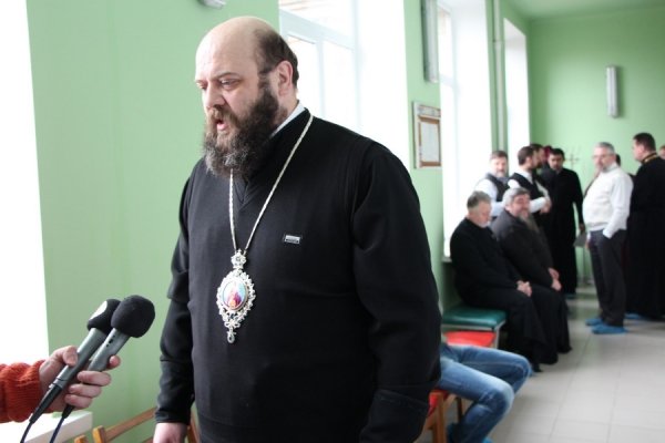 Луцький митрополит здав кров пораненим на Майдані. ФОТО