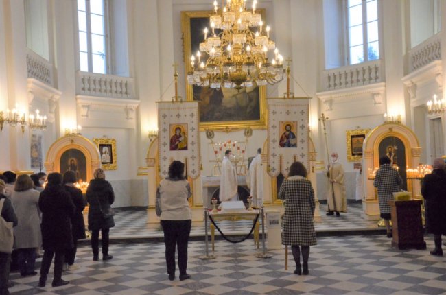 У Варшаві сотні українців прийшли святити великодні кошики. ФОТО. ВІДЕО