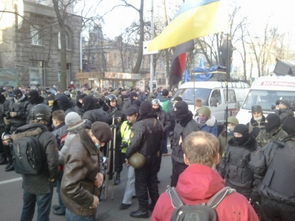 Під Радою - сутички між демонстрантами і міліціонерами. ФОТО