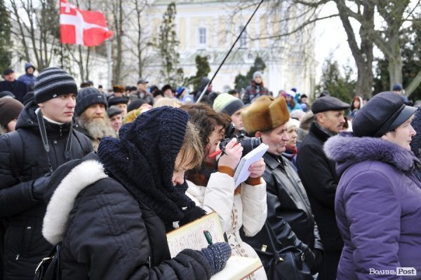 Віче на луцькому Євромайдані. ФОТО