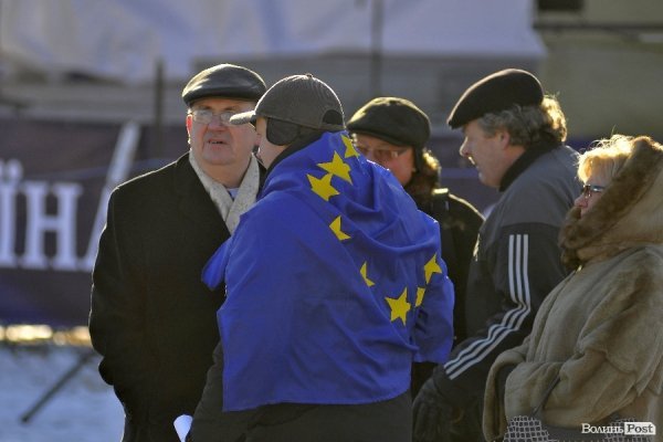 Віче на луцькому Євромайдані. ФОТО