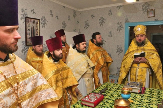 Прихильники УПЦ (МП) на Волині відправили святкову службу у священика вдома. ФОТО