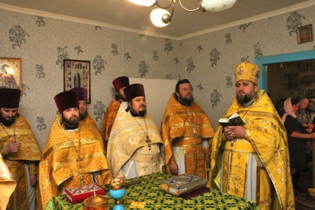 Прихильники УПЦ (МП) на Волині відправили святкову службу у священика вдома. ФОТО