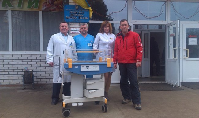 Щоб зберегти життя маляти: волонтери передали лікарням Волині інкубатори