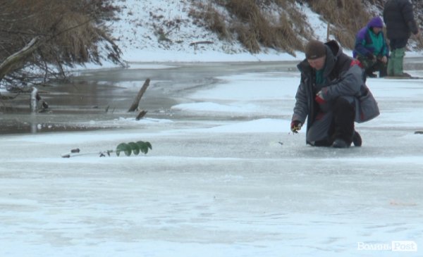 Нововолинських рибалок попередили про небезпеку на льоду. ФОТО
