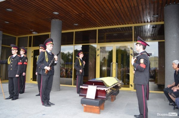 Луцьк попрощався із загиблим вояком «Айдару». ФОТО